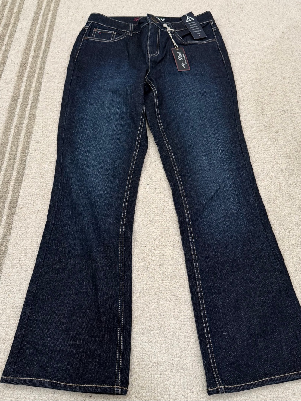 Tommy Hilfiger Women's Blue Dark Wash Classic Fit Bootcut Mid Rise Denim Jeans 6